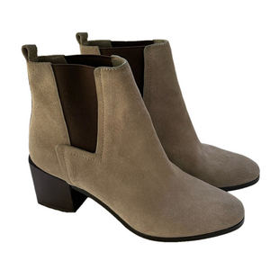 Pour La victoire Fara Gray Ash Size 9.5 Boots Chelsea Suede Ankle Booties Heels